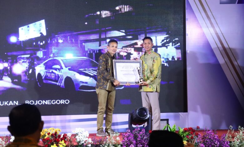 Kapolres Bojonegoro Raih Penghargaan Jawa Pos Radar Bojonegoro Awards 2024