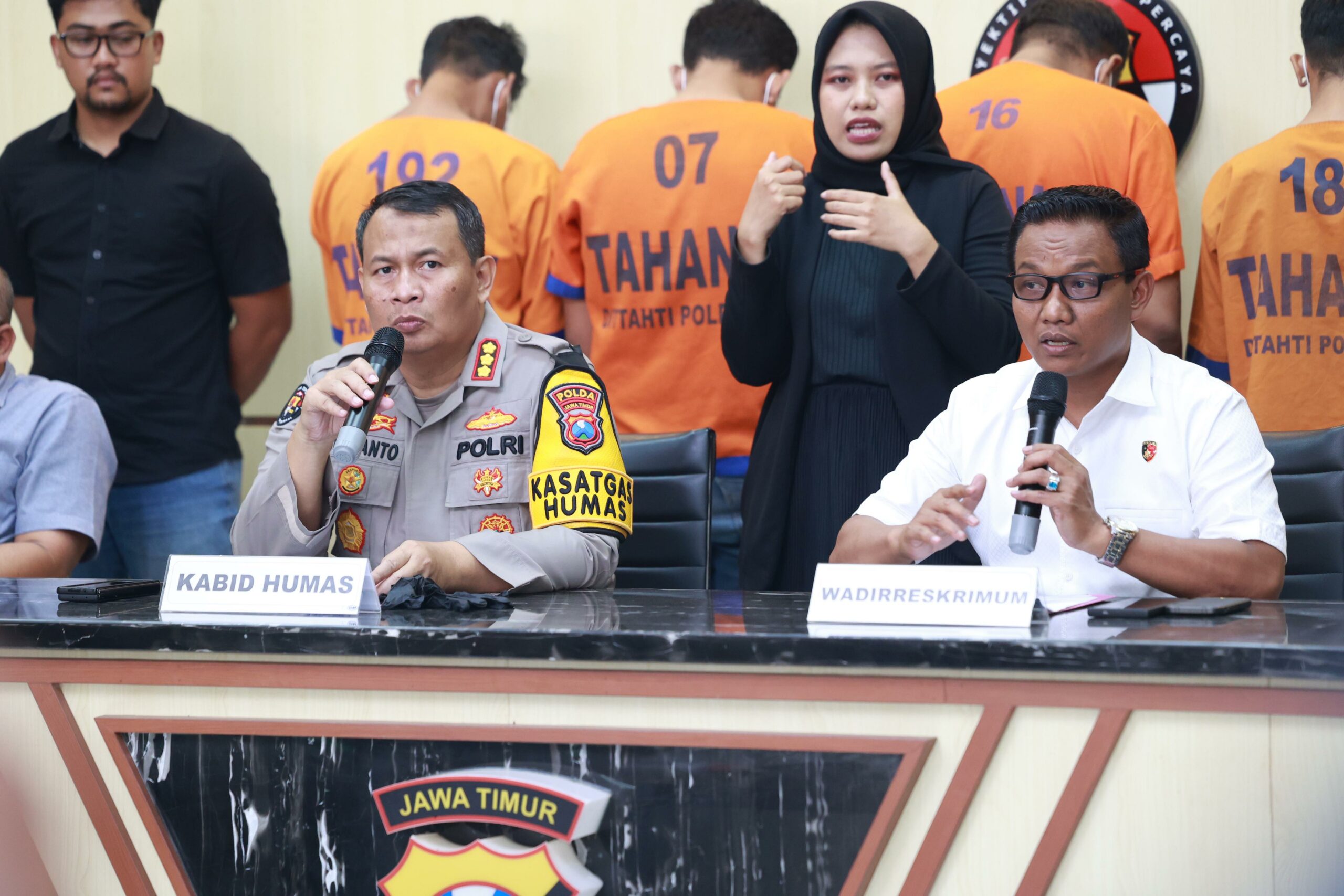 Polda Jatim Amankan 4 Tersangka Pemerasan Modus Mengaku Polisi