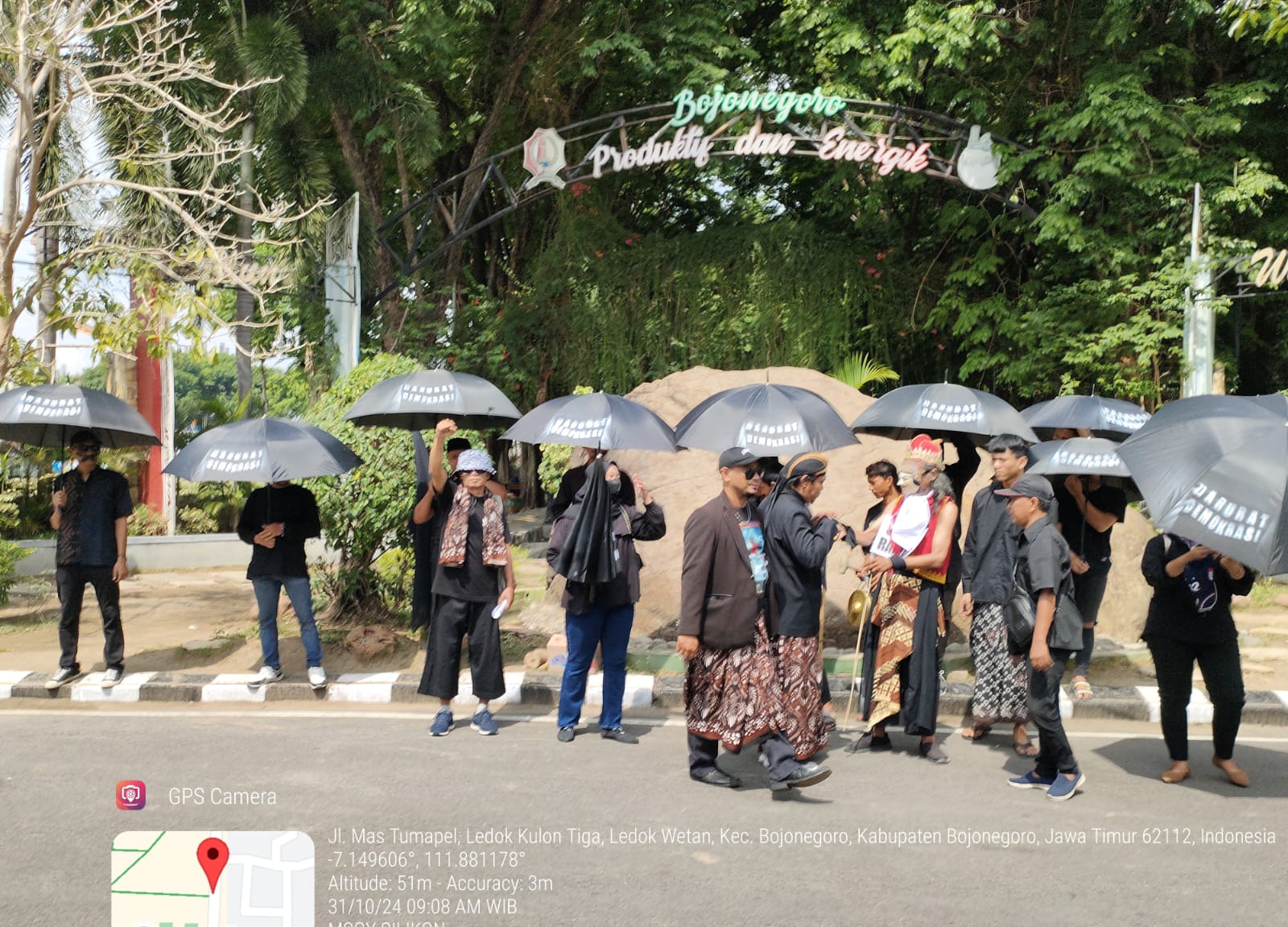 Seruan Watu Semar, Front Seni Budayawan Jalanan Gelar aksi Lawan Oligarki Demokrasi